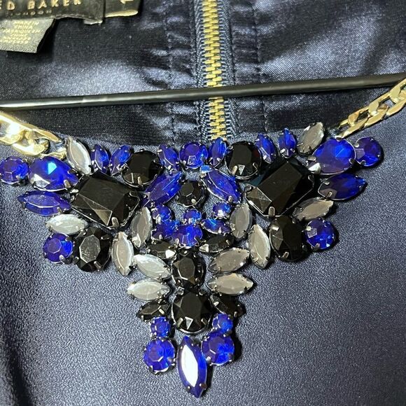 Ted
Baker Kimmiye Navy Blue Pleated Shift Dress embellished neckline Womens Sz 1 - Picture 7 of 10